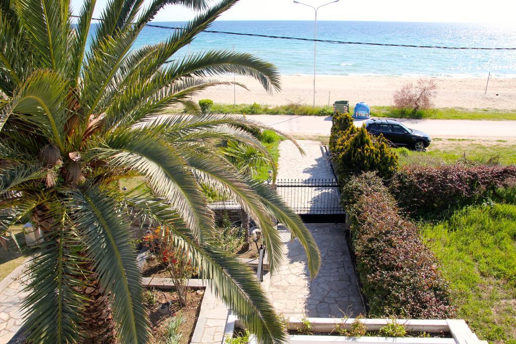 Beach Front Villa Nea Kallikrateia Esterno foto