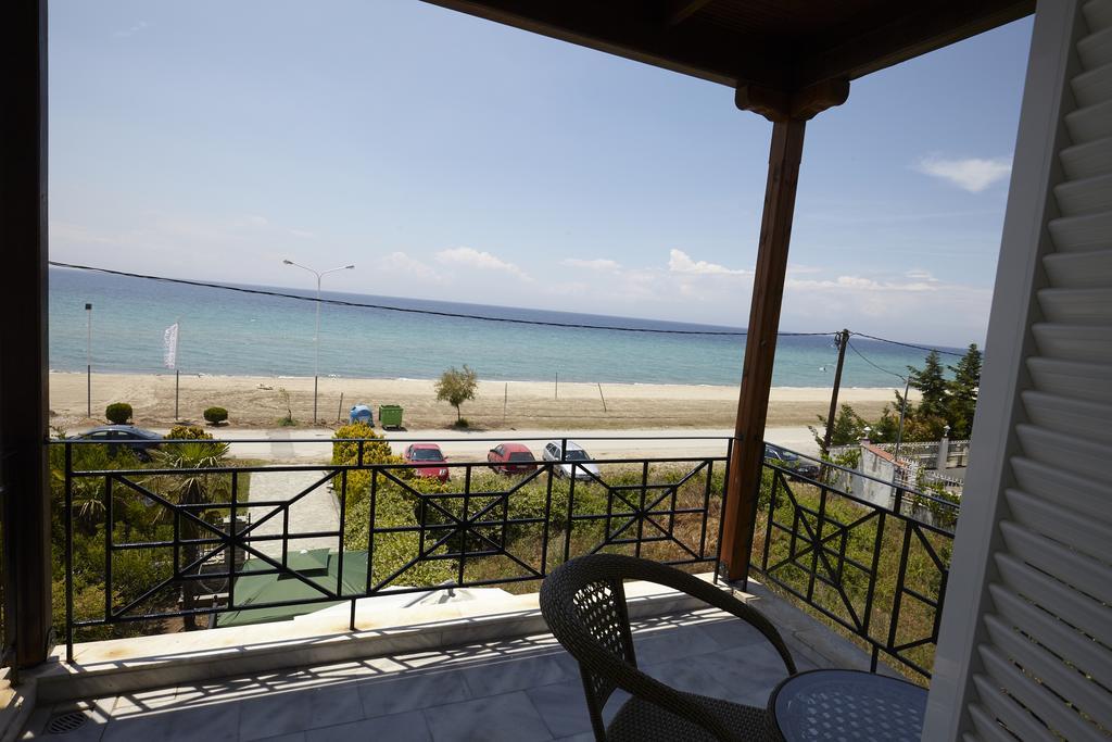 Beach Front Villa Nea Kallikrateia Esterno foto